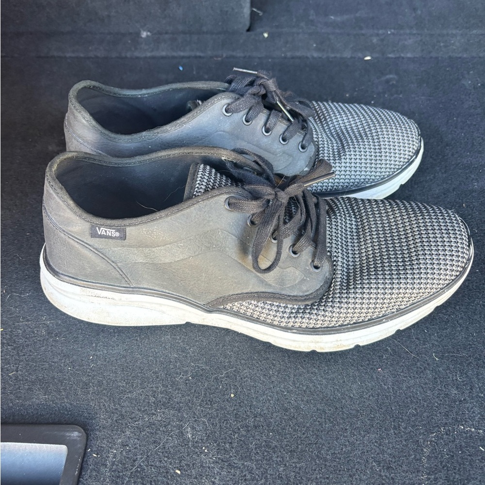 Vans Men's Black and White Sneakers
